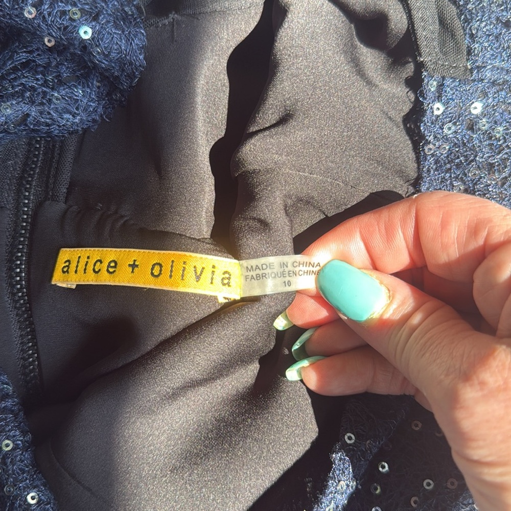 Alice + and Olivia Navy sequin RUCHED side cocktail dress - Picture 7 of 7